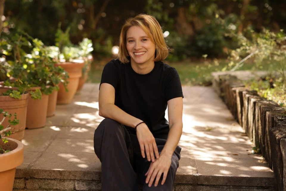 Yulia Noskova, fundadora de Eurobelka, en un jardín